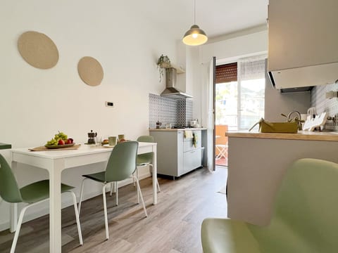 für 6 Personen ca. 96 m&sup2; in Arenzano, Norditalien (Ligurien)
