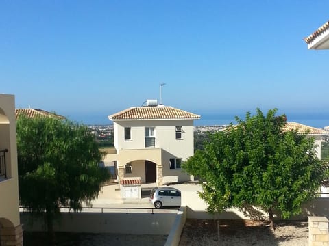 Modernes Ferienhaus mit Pool in Tremithousa