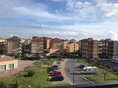 'White' mit Balkon