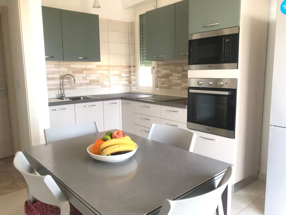 'White' mit Balkon - Pietra Ligure