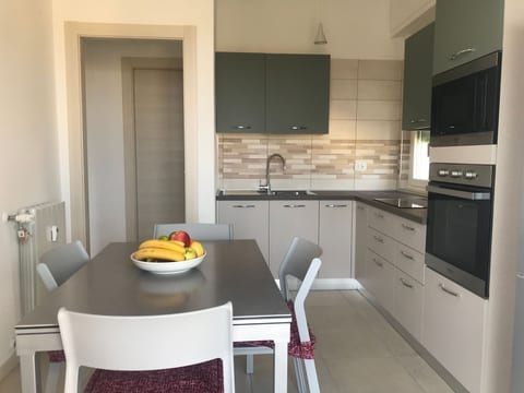 'White' mit Balkon