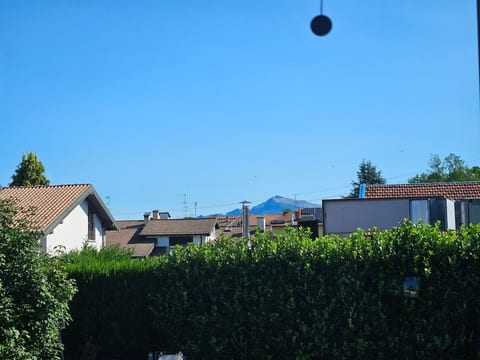 Zwischen Seen und Hügeln in Pina by Holiday World