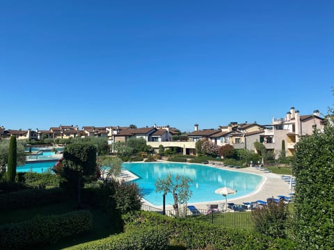 Wohnung im Resort mit großes Schwimmbad und Sportbereich