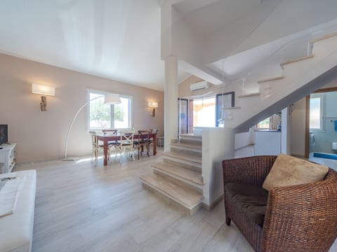 Moderne Villa mit atemberaubendem Blick auf die Küste