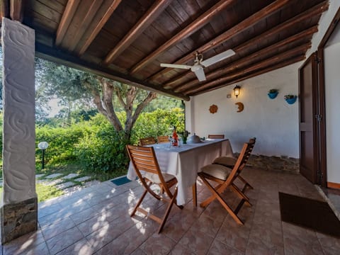 Haus in Costa Rei mit Terrasse, Garten und Grill