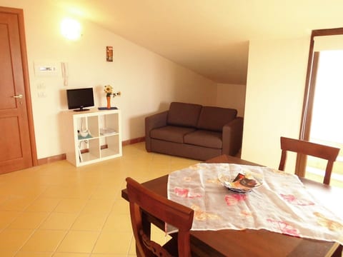 Nette Wohnung in Acireale mit Terrasse und Pool