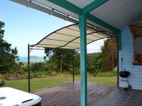 Holzbungalow, 3 Schlafzimmer, Meerblick, privater Jacuzzi