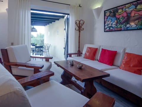 Schöne, neu renovierte Villa direkt am Strand in Costa Rei