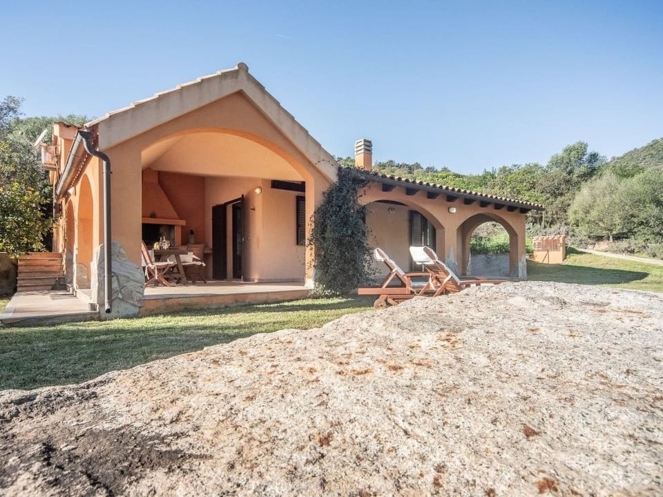 Schöne moderne Villa in privater Lage, umgeben von üppiger Natur - Costa Rei