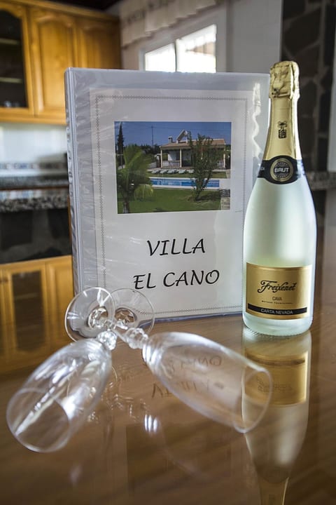 "Villa el Cano" mit Schwimmbad