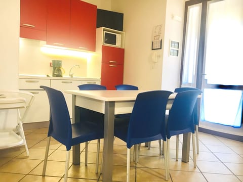 Wunderschöne Wohnung in Lido Di Spina mit Möbliertem Balkon