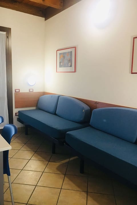 Wunderschöne Wohnung in Lido Di Spina mit Möbliertem Balkon