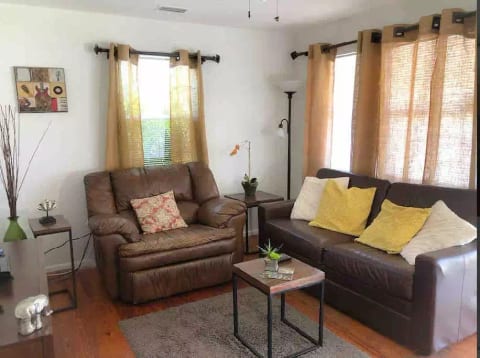 Adorable Casa - Close to beach & downtown