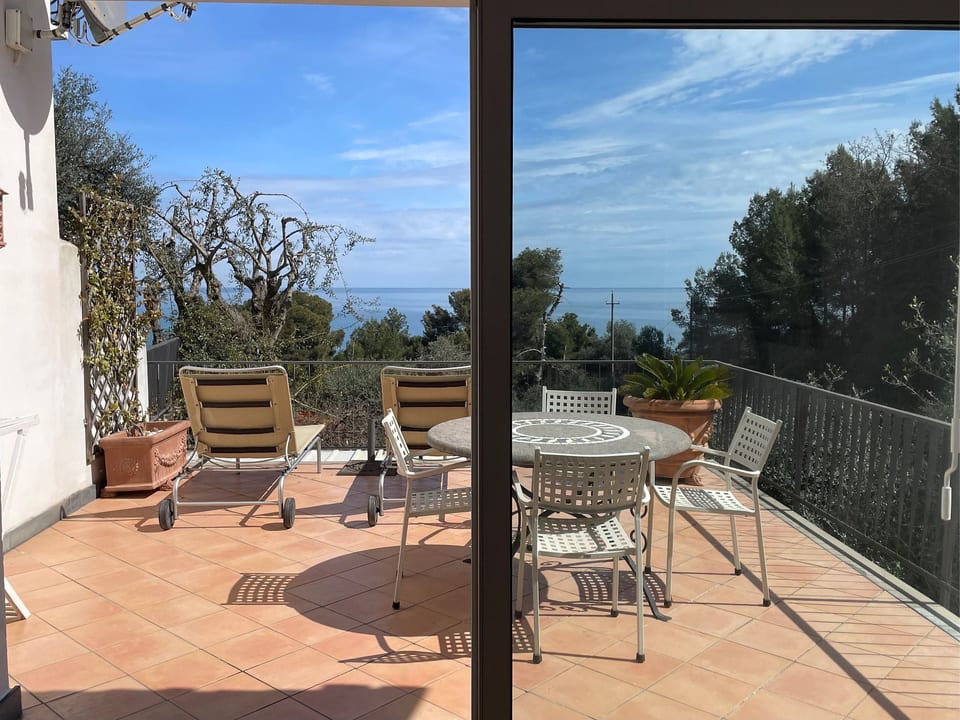 Junges Haus' Wohnung mit Wasserblick - Diano Marina