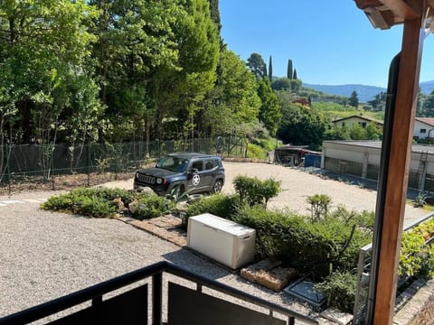 Wohnung in Caprino Veronese mit Garten