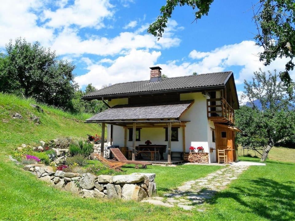 Romantisches Chalet in den Wiesen der Dolomiten - Frassilongo