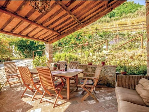 Haus mit Garten, Terrasse, in den Hügeln von Luc
