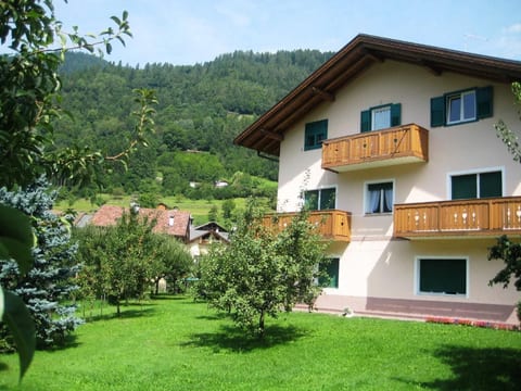 Elegantes und geräumiges Dachgeschosszimmer in den Dolomiten
