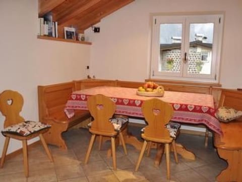 Elegantes und geräumiges Dachgeschosszimmer in den Dolomiten