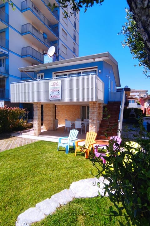 Wohnung "Villa Miami" mit Balkon im ersten Stock