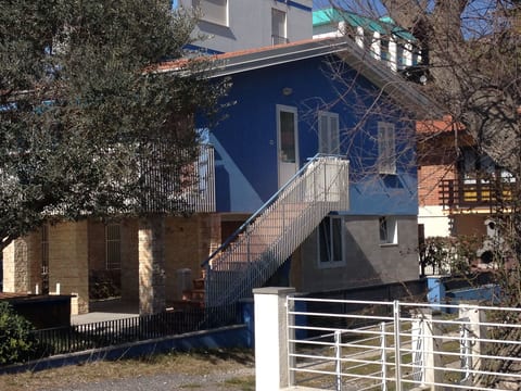 Wohnung "Villa Miami" mit Balkon im ersten Stock