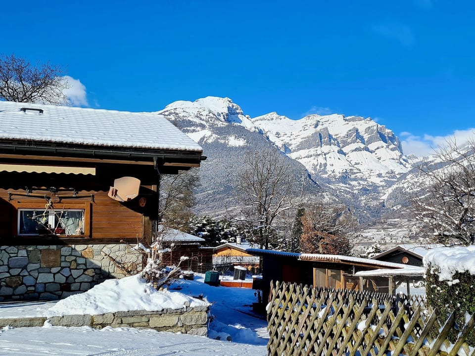 Chalet Haus (bei Einfahrt grosser Nussbaum ) - Leuk