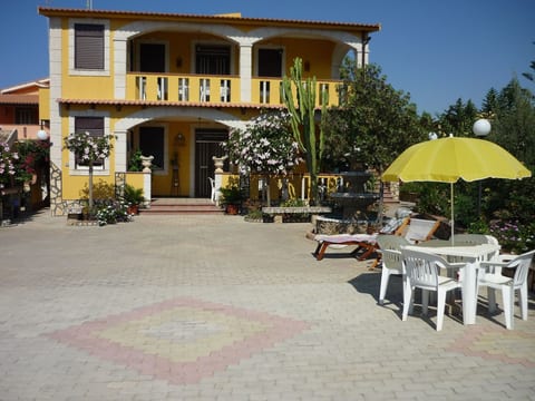 Haus in Licata mit Grill, Garten und Terrasse