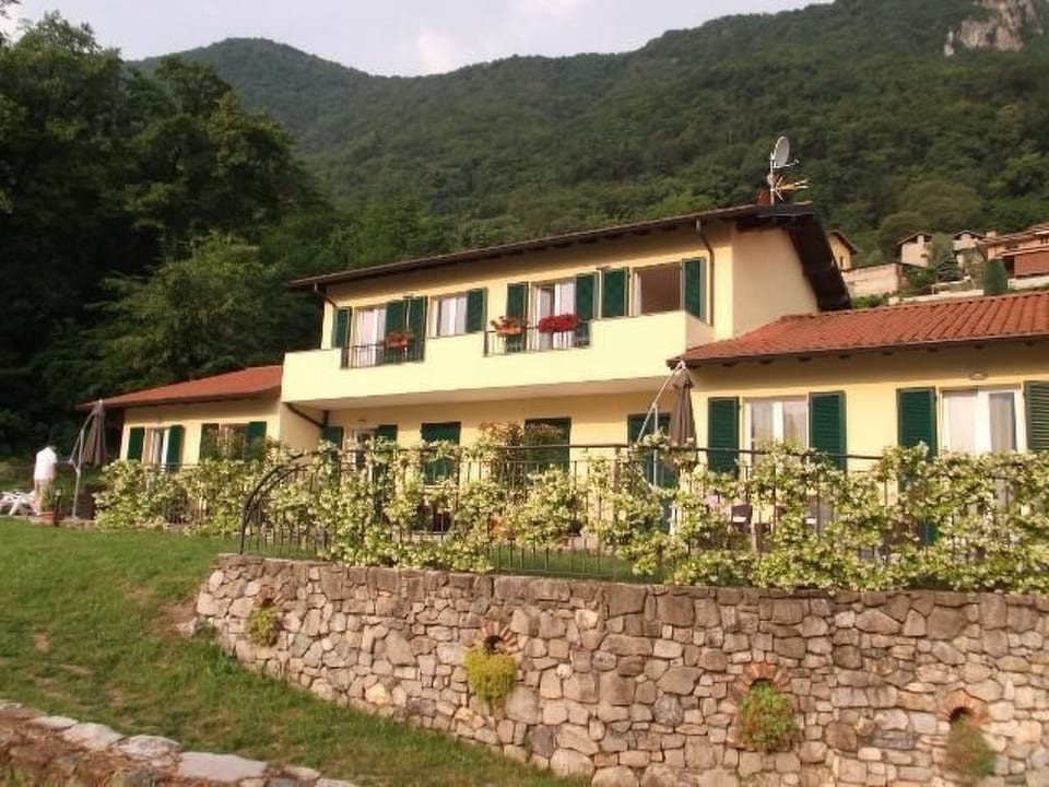 Villa para uso exclusivo con 4 apartamentos - Province of Lecco
