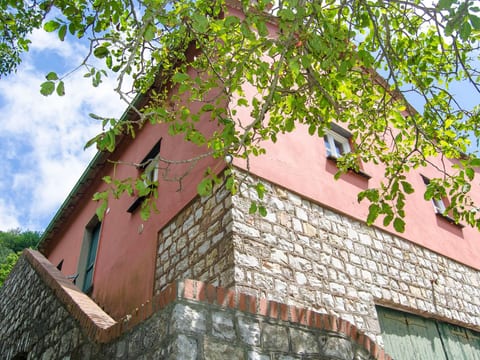Appartement in Castiglione Chiavarese mit Garten