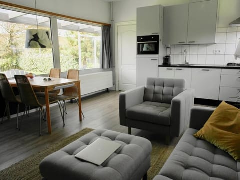Schönes Ferienhaus Strandopgang in Julianadorp