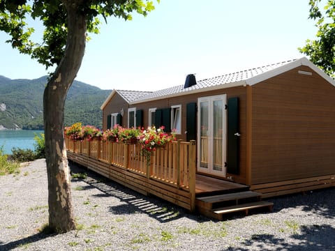 Gemütliches Chalet am Ufer des Sees von Serre-Po