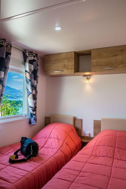 Gemütliches Chalet am Ufer des Sees von Serre-Po
