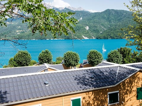 Gemütliches Chalet am Ufer des Sees von Serre-Po