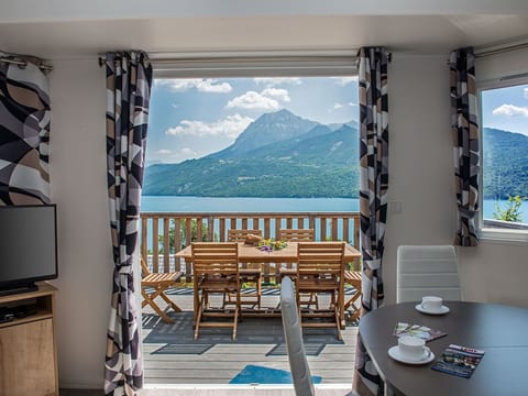 Gemütliches Chalet am Ufer des Sees von Serre-Po