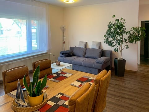 Top-moderne Ferienwohnung für 4 Personen mit Vollausstattung auf schönem, frühe