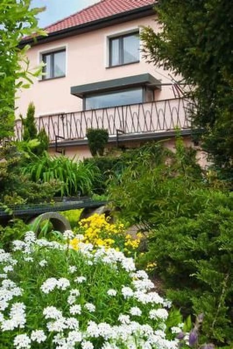 mit Terrasse