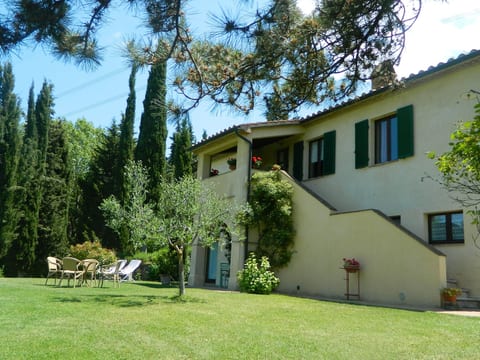 Haus Claudia mit schönem Garten