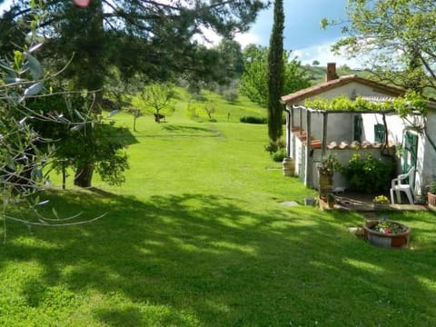 Haus Claudia mit schönem Garten