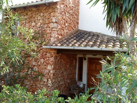 in Porto Cristo Novo mit Garten