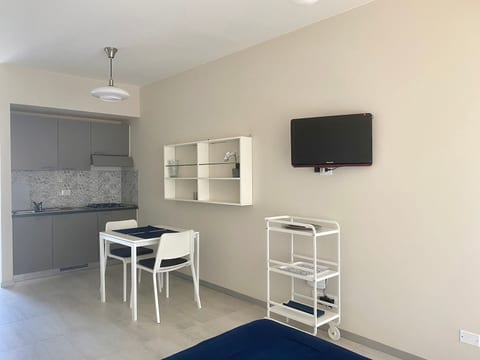 Schönes Studio-Apartment - Pool und Balkon