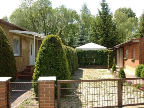 in Alt-Schadow mit Grill und Terrasse