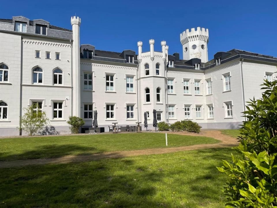 Weisses Traumschloss an der Ostsee - Groß Mohrdorf