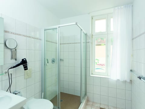 mit Blick auf das Wasser