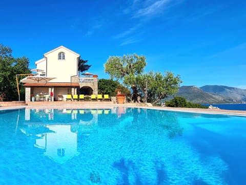Traumvilla mit Panoramapool
