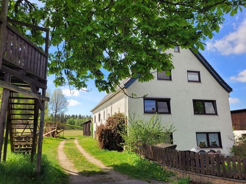 Moderne Ferienwohnung mit Hot Tub und Fasssauna