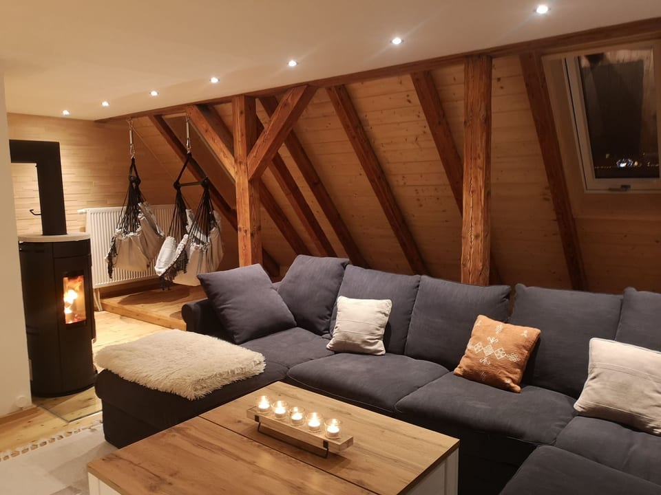 Moderne Ferienwohnung mit Hot Tub und Fasssauna - Weißenstadt