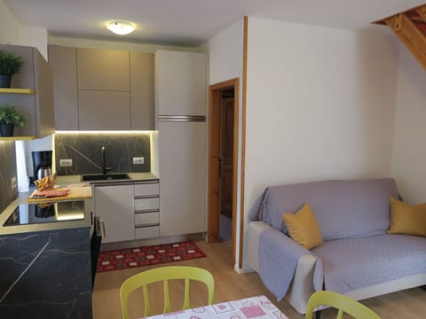 2-stöckige Wohnung mit privatem Garten