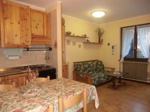 Wohnung mit Pool in der Nähe des Sees