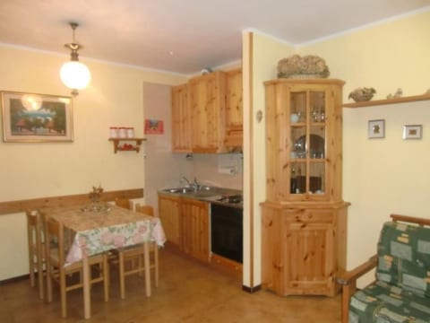 Wohnung mit Pool in der Nähe des Sees