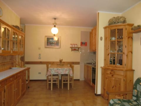Wohnung mit Pool in der Nähe des Sees